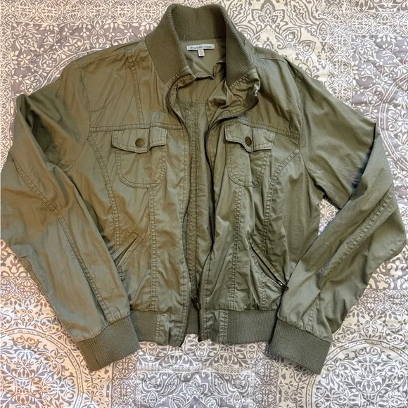 Charlotte Russe Sage Utility Jacket - Picture 4 of 7